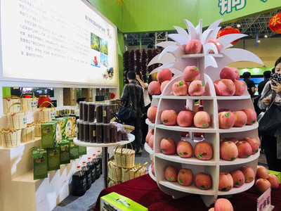 农副产品展台 连接田园与餐桌的桥梁